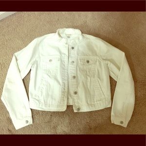 White jean jacket size Medium with pockets